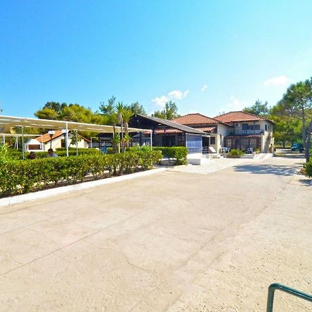 אליקאנאס Oasis Beachfront Studios & Apartments, By Zantewize מראה חיצוני תמונה