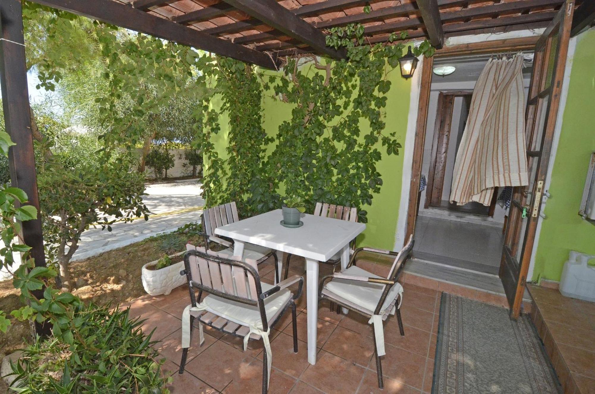אליקאנאס Oasis Beachfront Studios & Apartments, By Zantewize מראה חיצוני תמונה