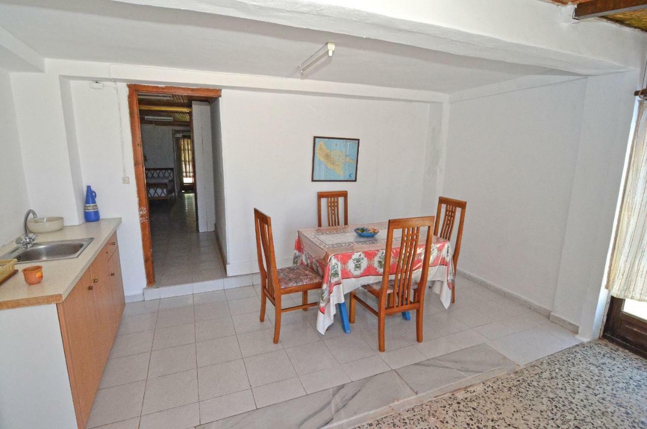 אליקאנאס Oasis Beachfront Studios & Apartments, By Zantewize מראה חיצוני תמונה
