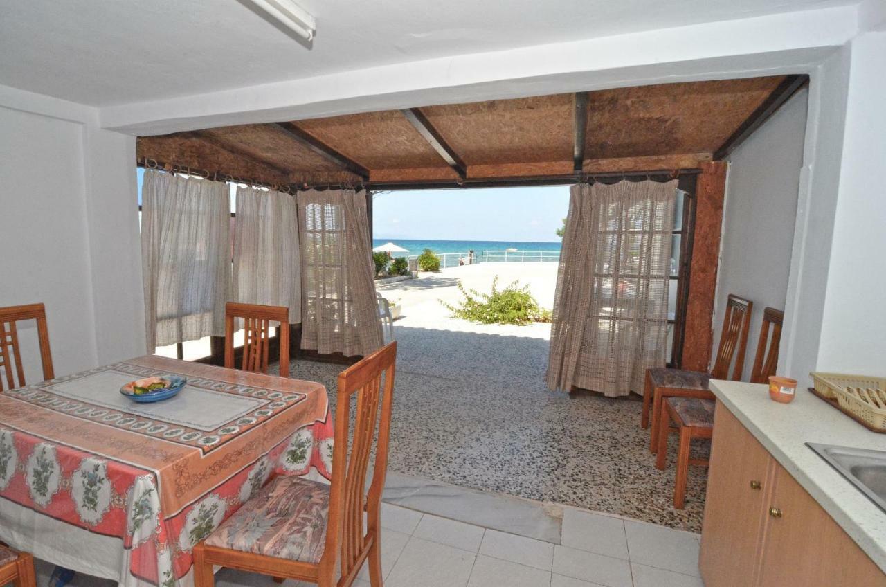 אליקאנאס Oasis Beachfront Studios & Apartments, By Zantewize מראה חיצוני תמונה